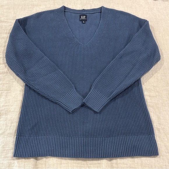 GAP V-Neck Maternity Sweater - Picture 2 of 5